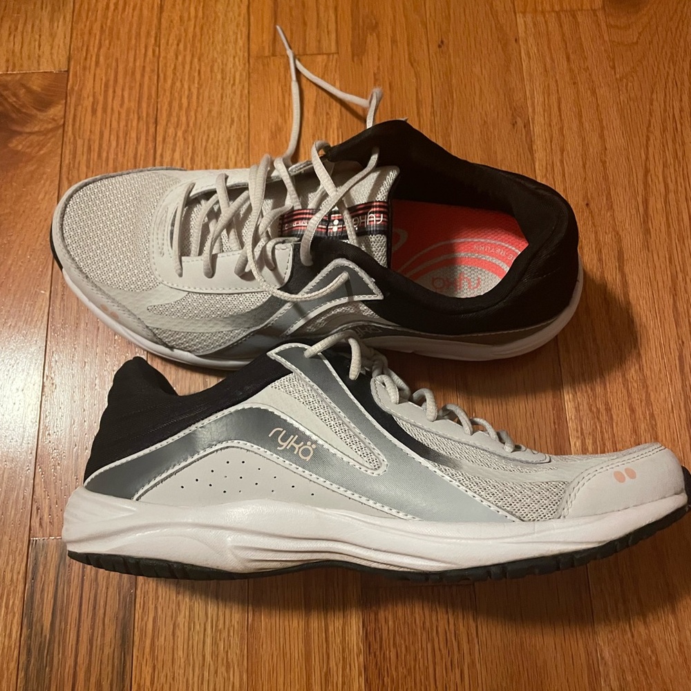 Women’s Ryka Dash Pro Sneakers 👟